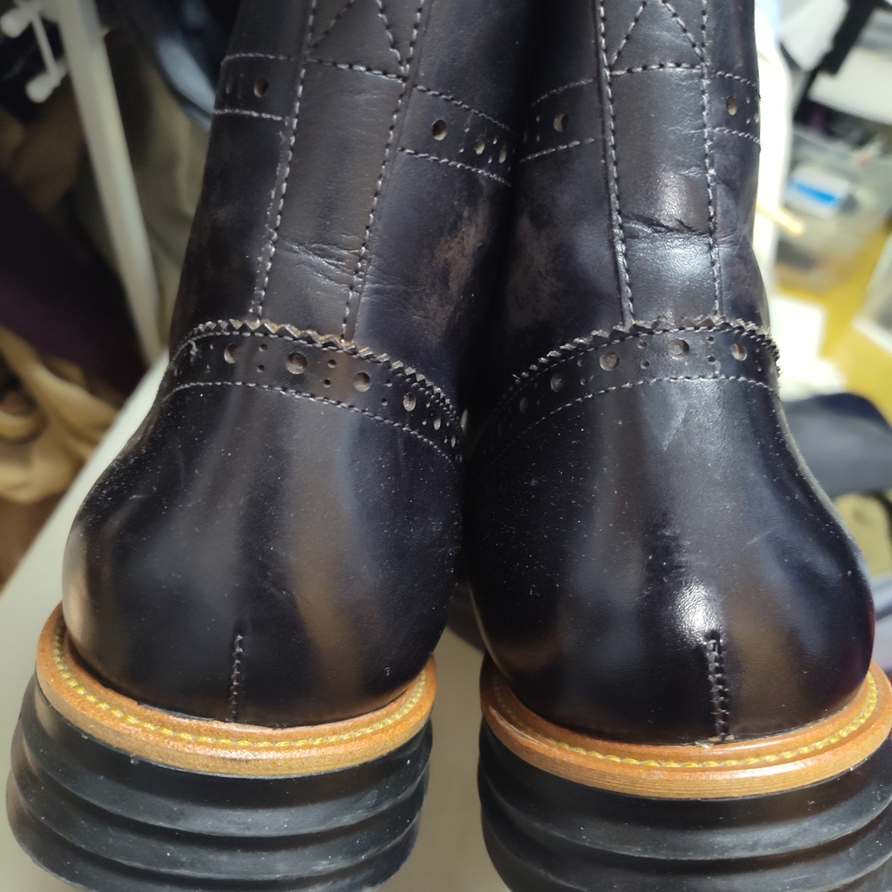 TAFT Men's Black and Tan Brogue Boots - Picture 4 of 8